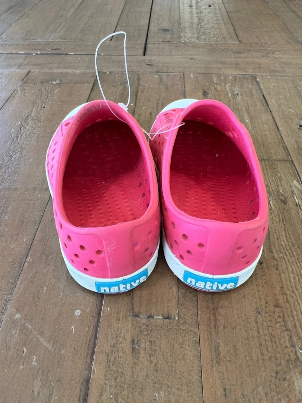 Native Jefferson bright pink slip on waterproof sneaker sandals girls 8
